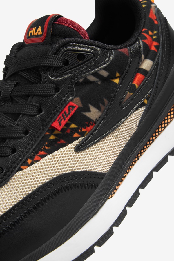 Black/Oxford Tan/White Fila RNU לילדים גדולים יותר