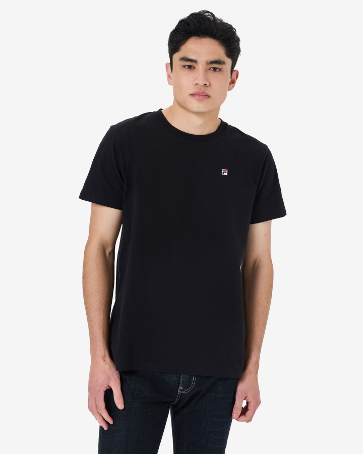 Fila Men's Heritage Badge 2.0 טי שחור