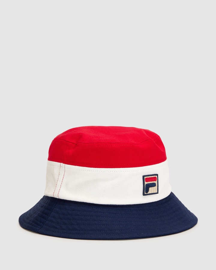 מובילת האופנה Fila